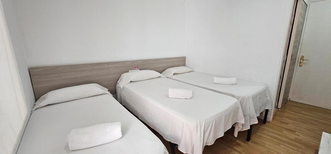 Hostal Montsant Salou Exterior photo
