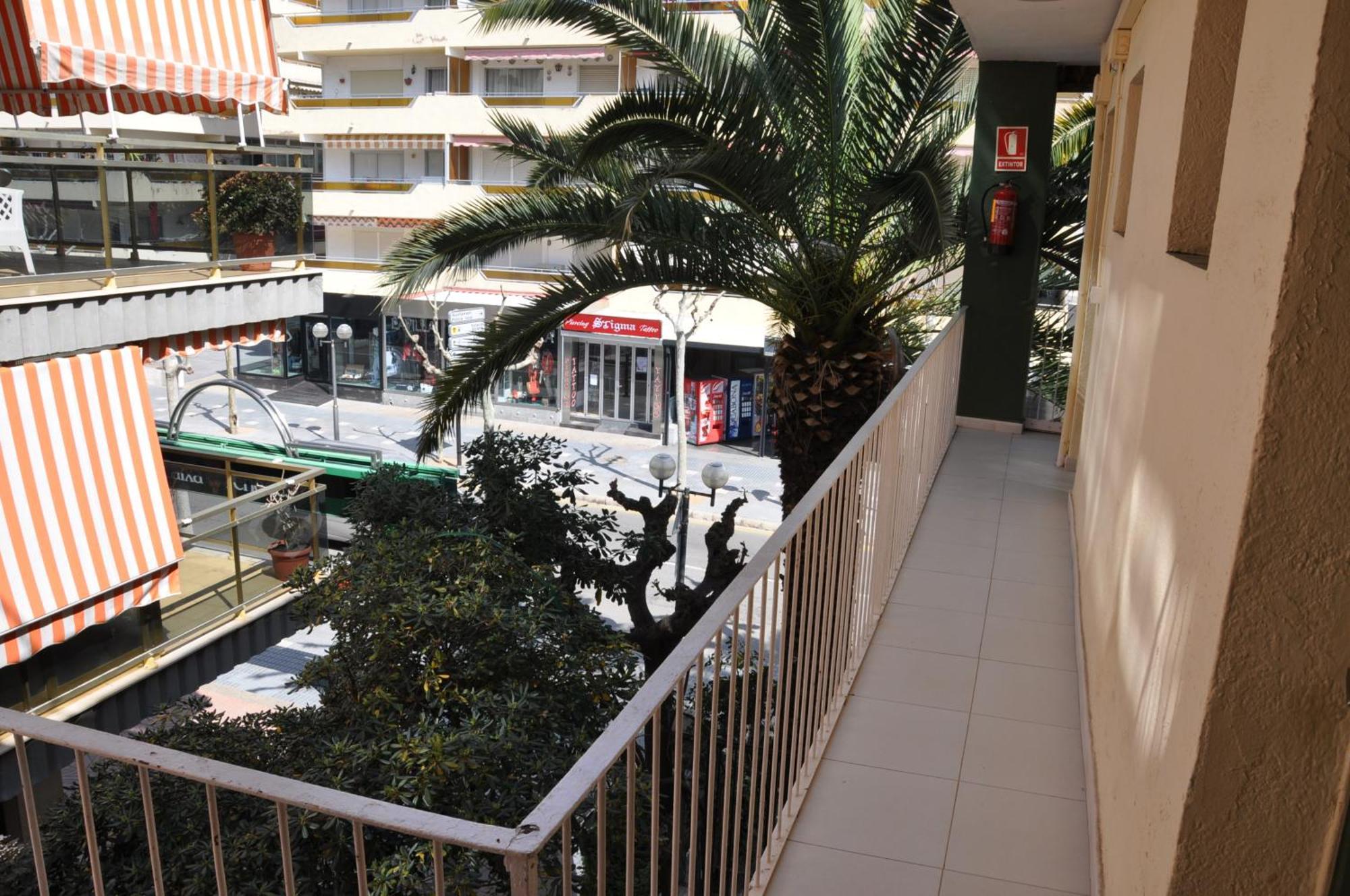 Hostal Montsant Salou Exterior photo