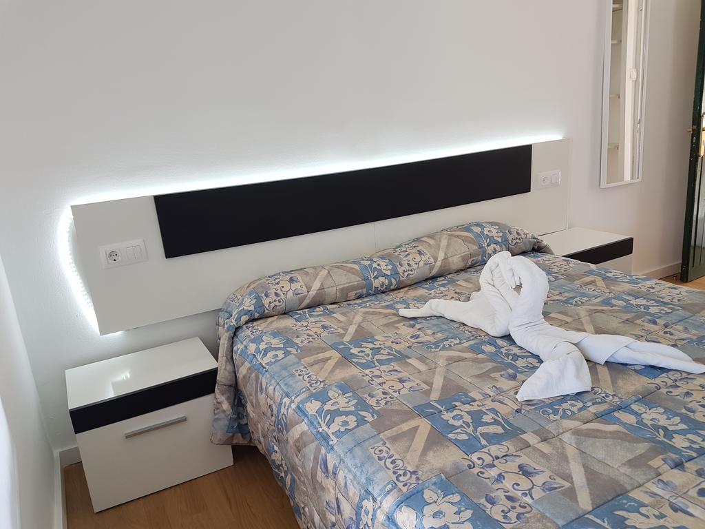 Hostal Montsant Salou Exterior photo