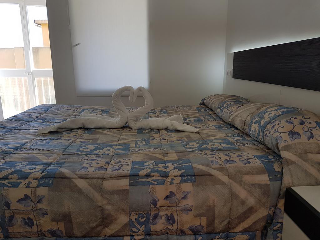 Hostal Montsant Salou Exterior photo