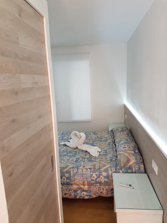 Hostal Montsant Salou Exterior photo